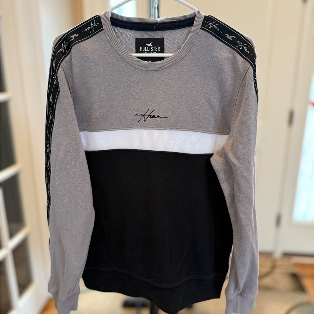 Hollister Black and Gray Crewneck Sweatshirt